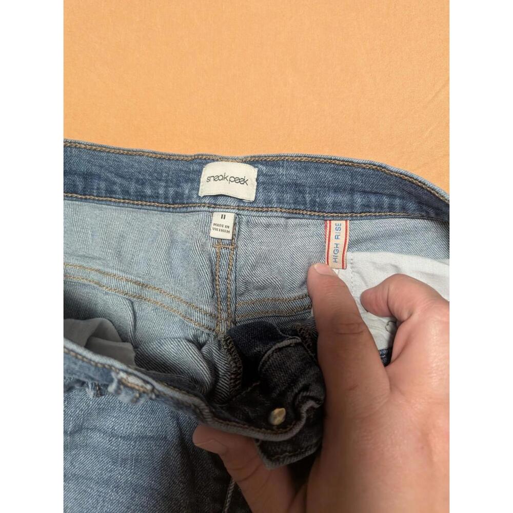 Sneak Peak Ladies Distressed High Rise Jeans Size 11 - Picture 4 of 9